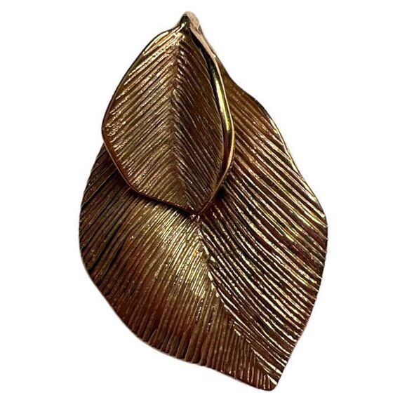 3/$15 or 5/$20 Vintage 1970’s Amway gold tone leaf brooch - Picture 1 of 4